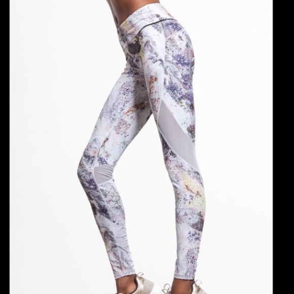 Alala leggings NWOT - Picture 3 of 9